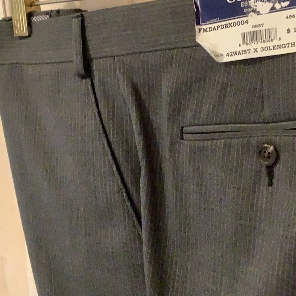 Chaps NWT mend dress pants/ wool blend, grey pinstripes - Picture 7 of 7